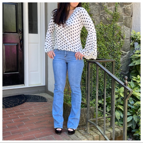 Polka dot flare sleeves V neck top - Picture 5 of 6